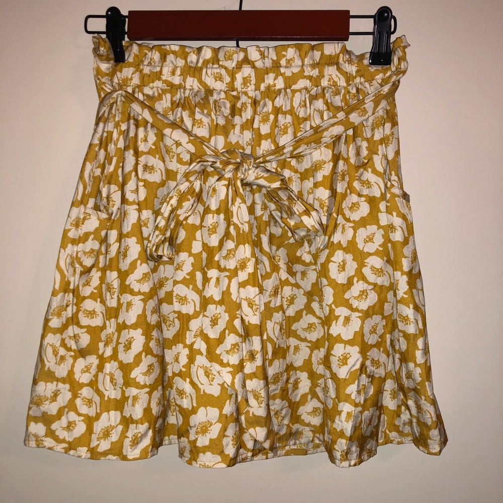 American Eagle yellow mustard flower skirt sIze M